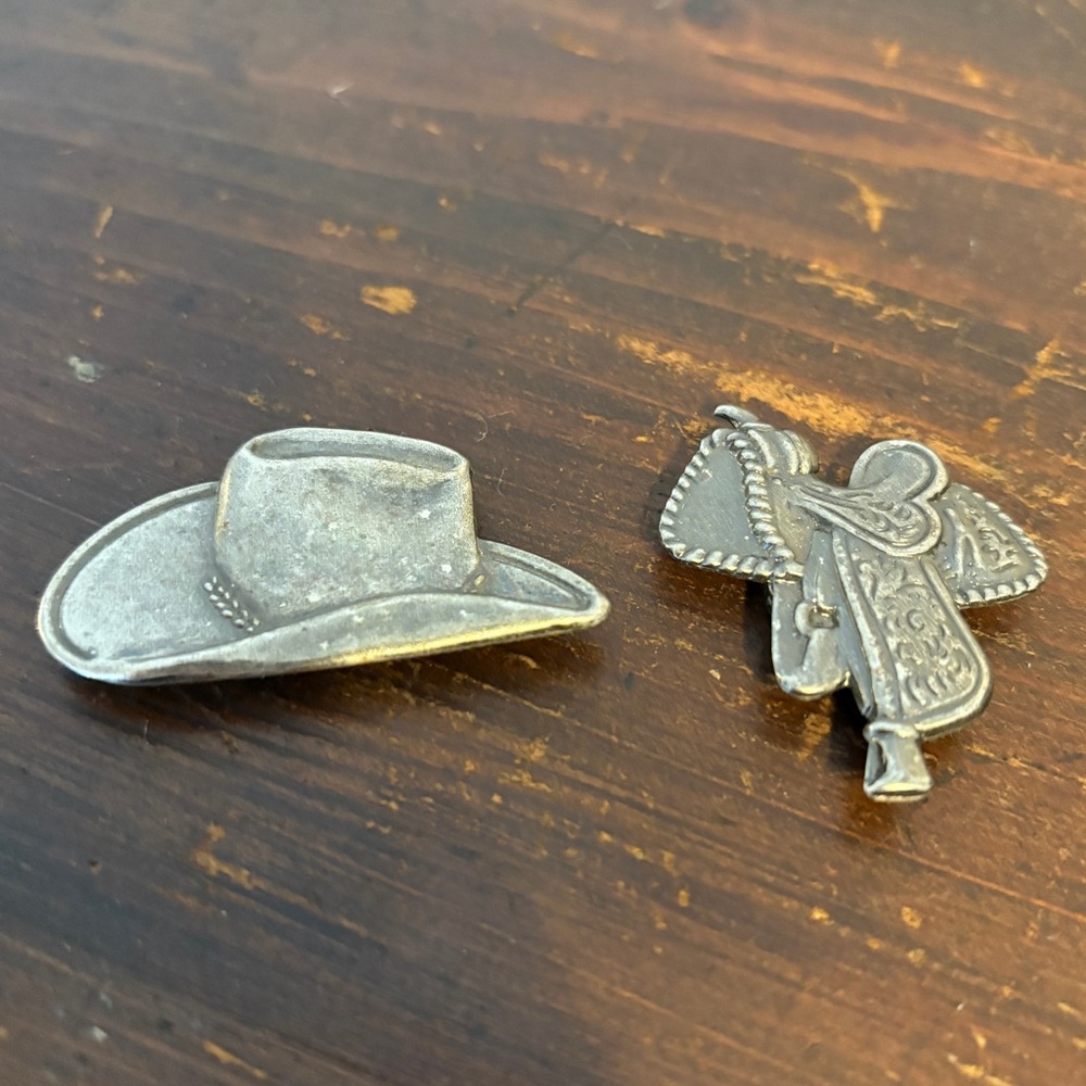Vintage Southwest Style Silver Tone Hat & Saddle Button Covers – Set of 2